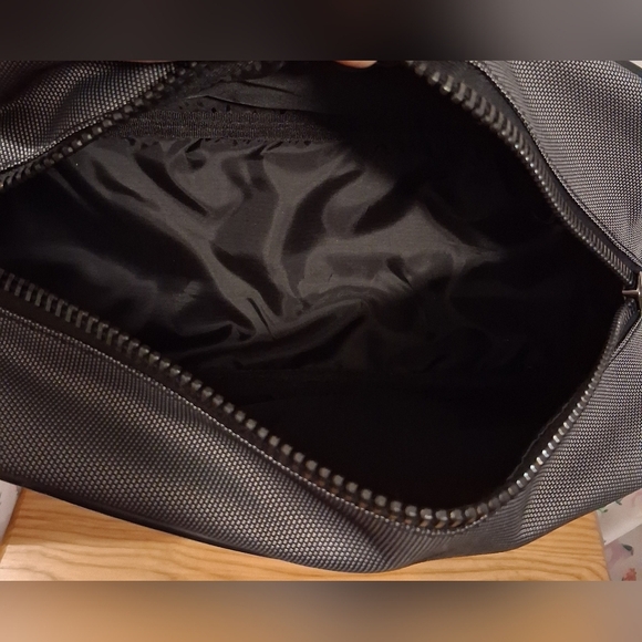 EUC Versace Parfums Large Black & Grey Nylon Travel Toiletry Makeup Cosmetic Bag - Picture 3 of 10